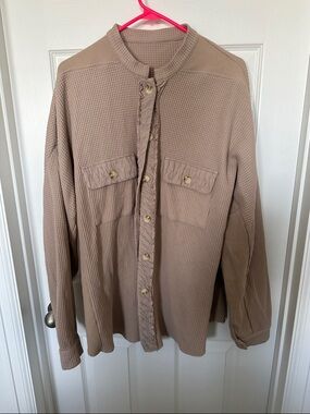 Women’s  Lightweight Waffle Knit Button-Up Jacket in Taupe